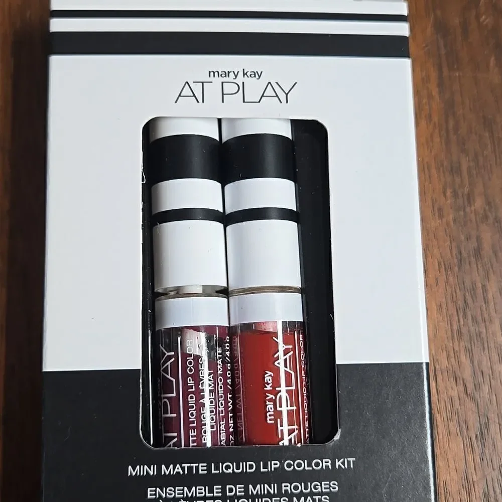 MARY KAY AT PLAY MINI MATTE LIQUID COLOR KIT IN BERRY STRONG AND RED ALERT